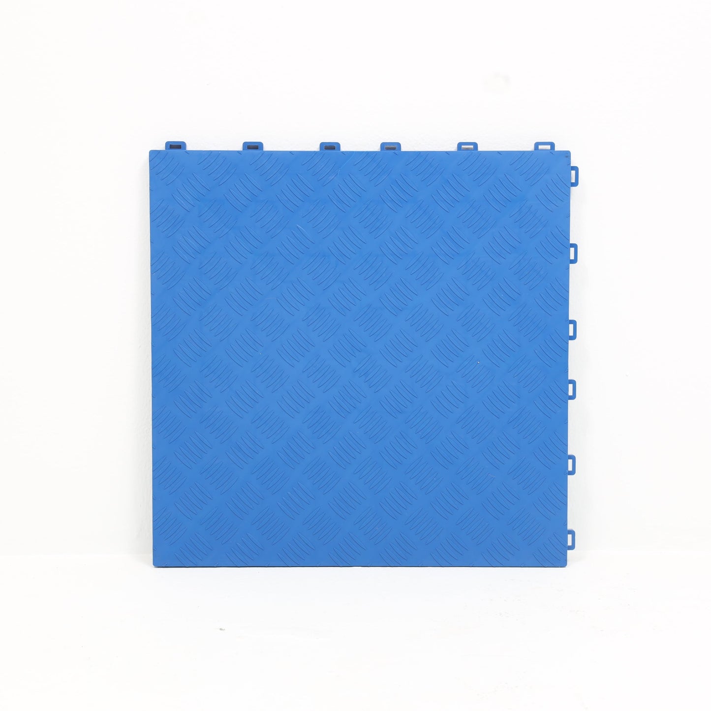 Flat-surfaced Tile